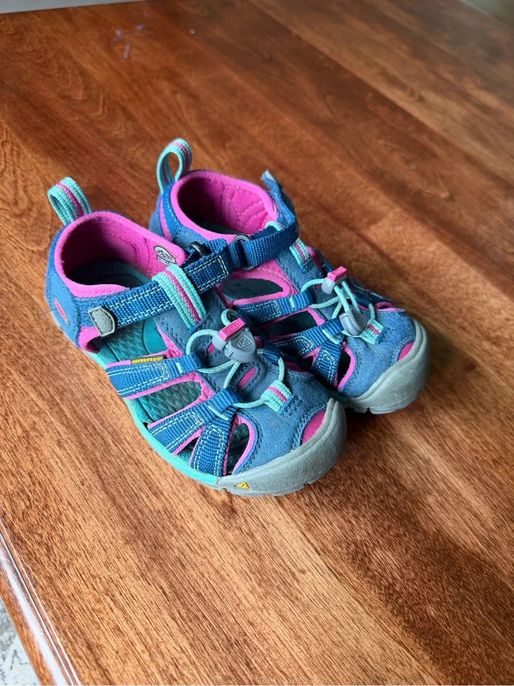 Keen sturdy closed